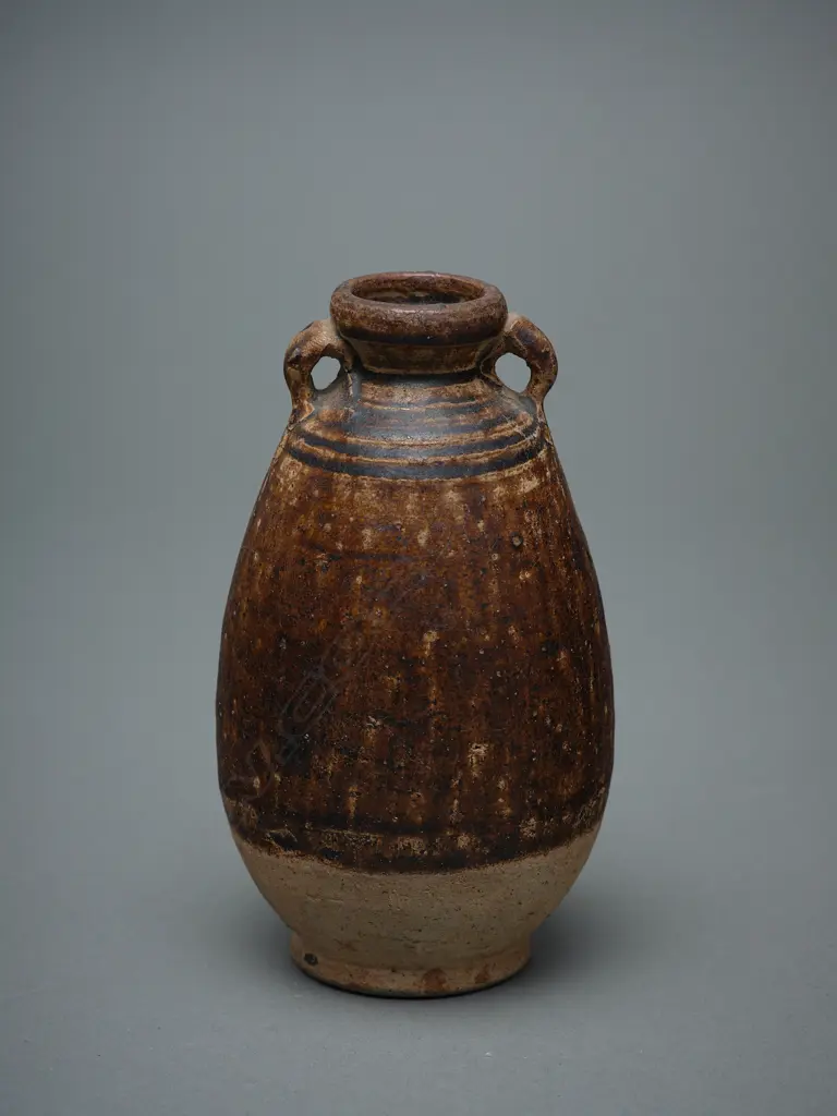 Stoneware ring-handled bottle - Sawankhalok - c.14thC, Image 1++